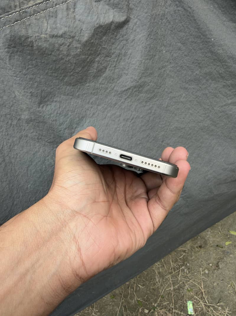 Apple iPhone 15 Pro Max 3