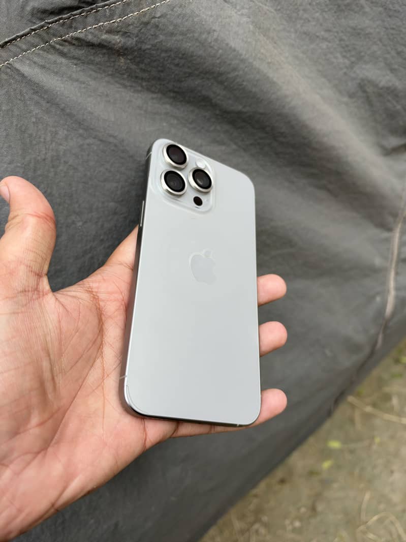 Apple iPhone 15 Pro Max 5