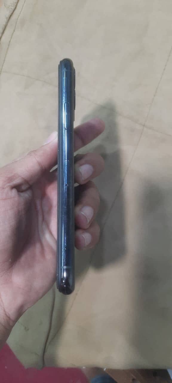 Apple iPhone 11 Pro 2