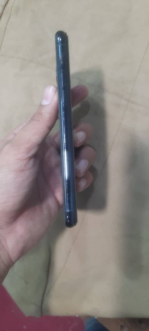 Apple iPhone 11 Pro 4
