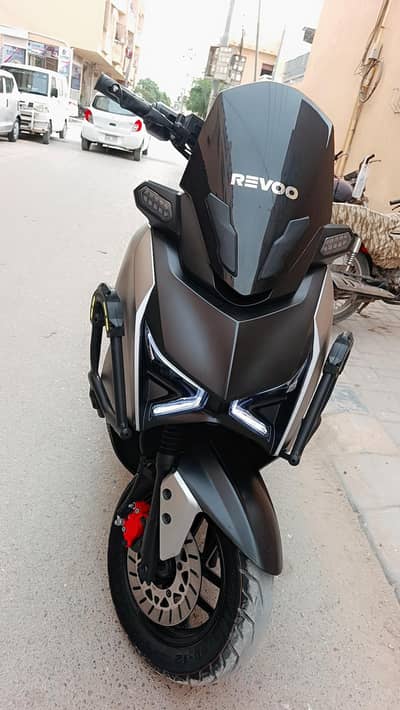 Revoo E52
