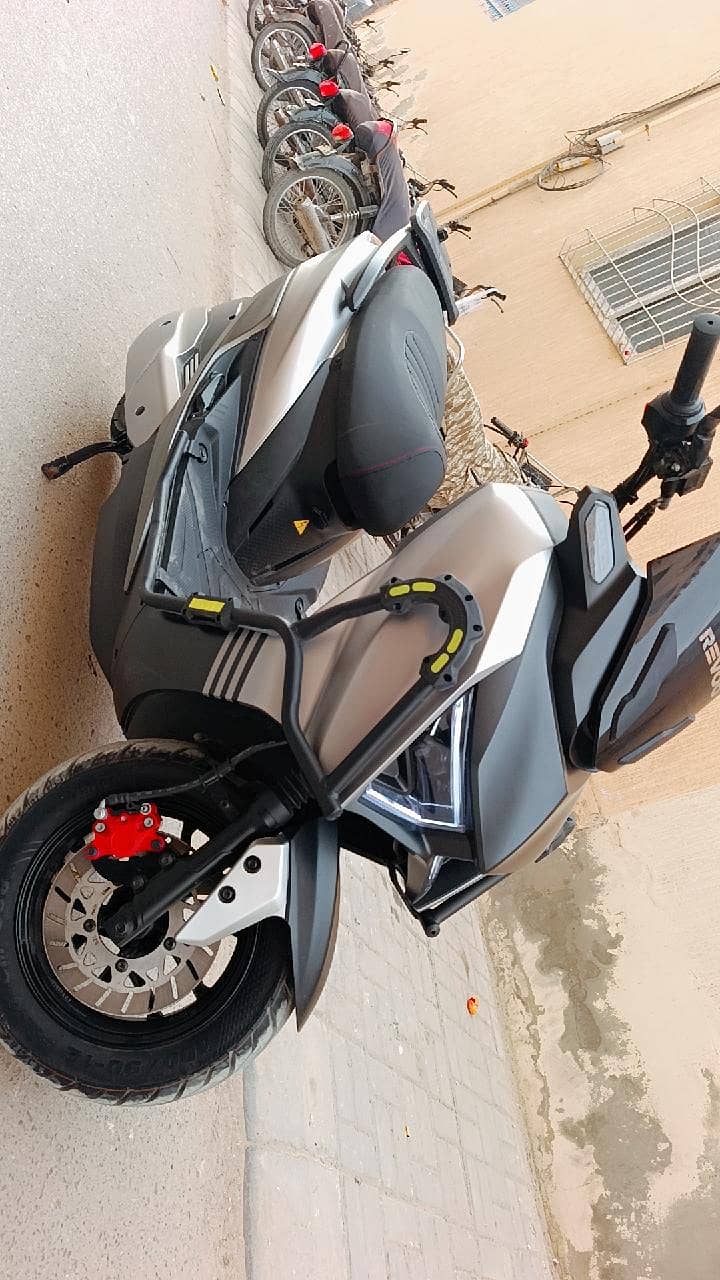 Revoo E52 2