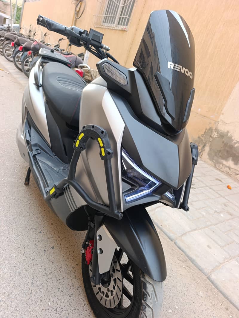Revoo E52 4