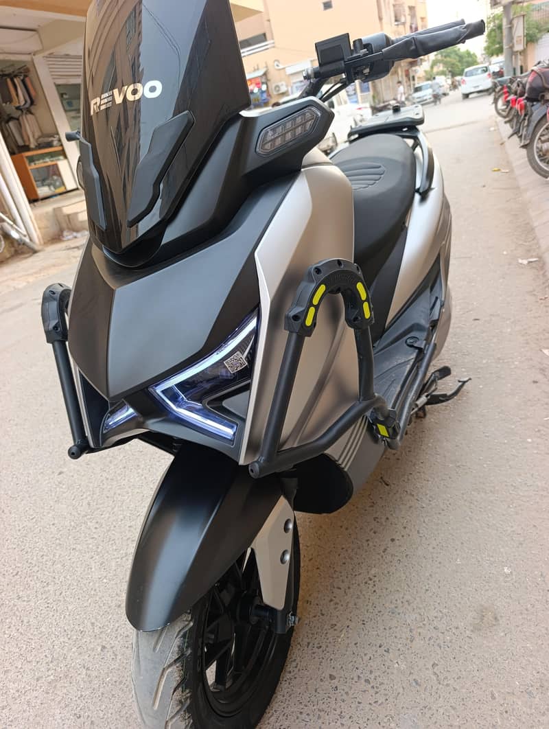 Revoo E52 5
