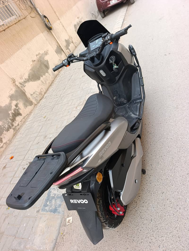 Revoo E52 7
