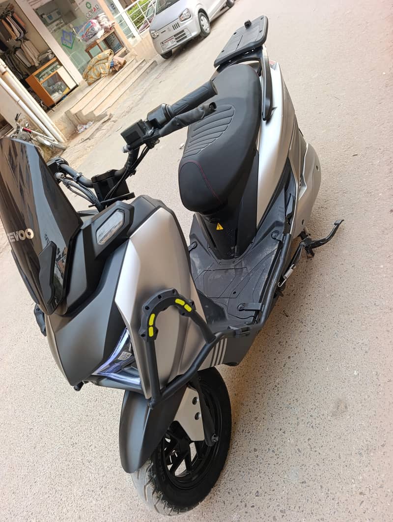Revoo E52 9