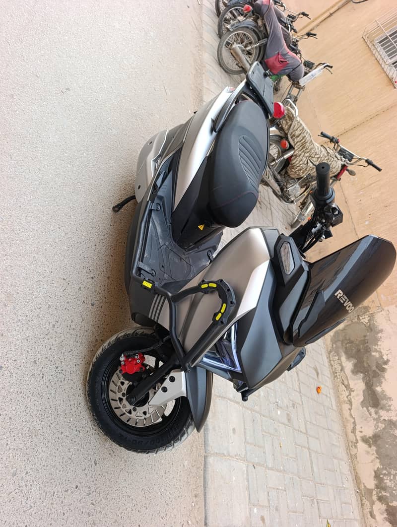Revoo E52 11