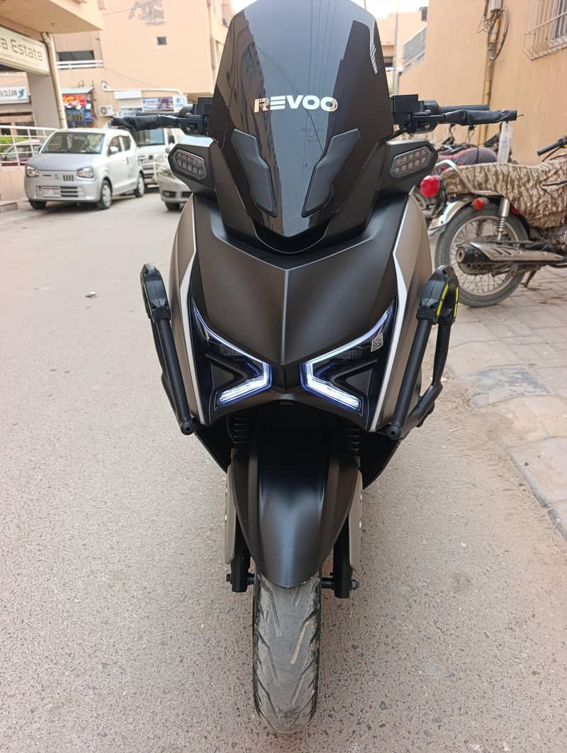 Revoo E52 12