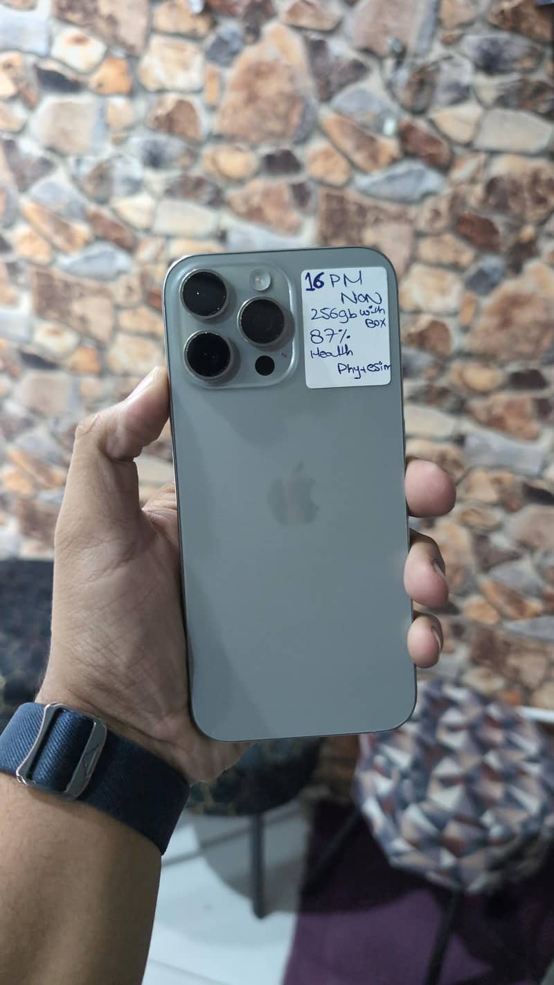 Apple iPhone 16 Pro Max 0