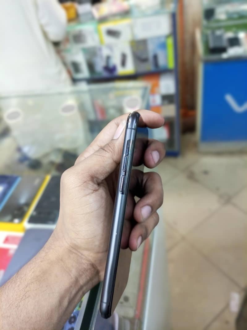 Apple iPhone 11 Pro 3