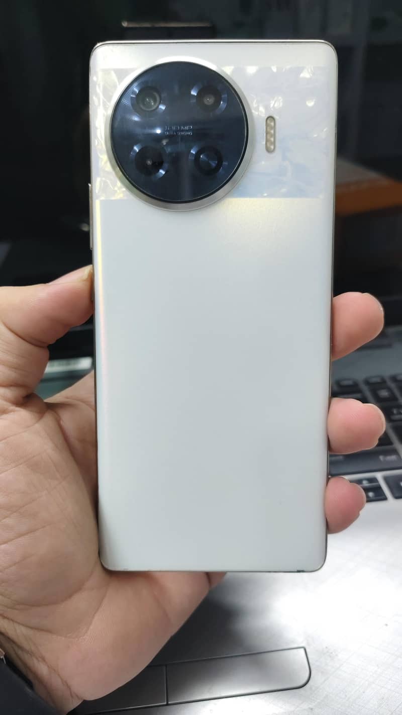 Tecno Spark 20 Pro Plus 0