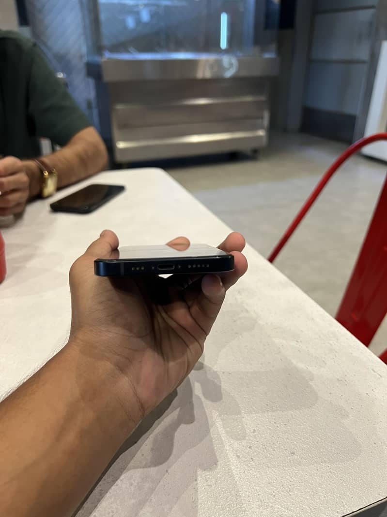 Apple iPhone 13 4