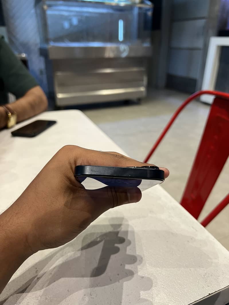 Apple iPhone 13 6