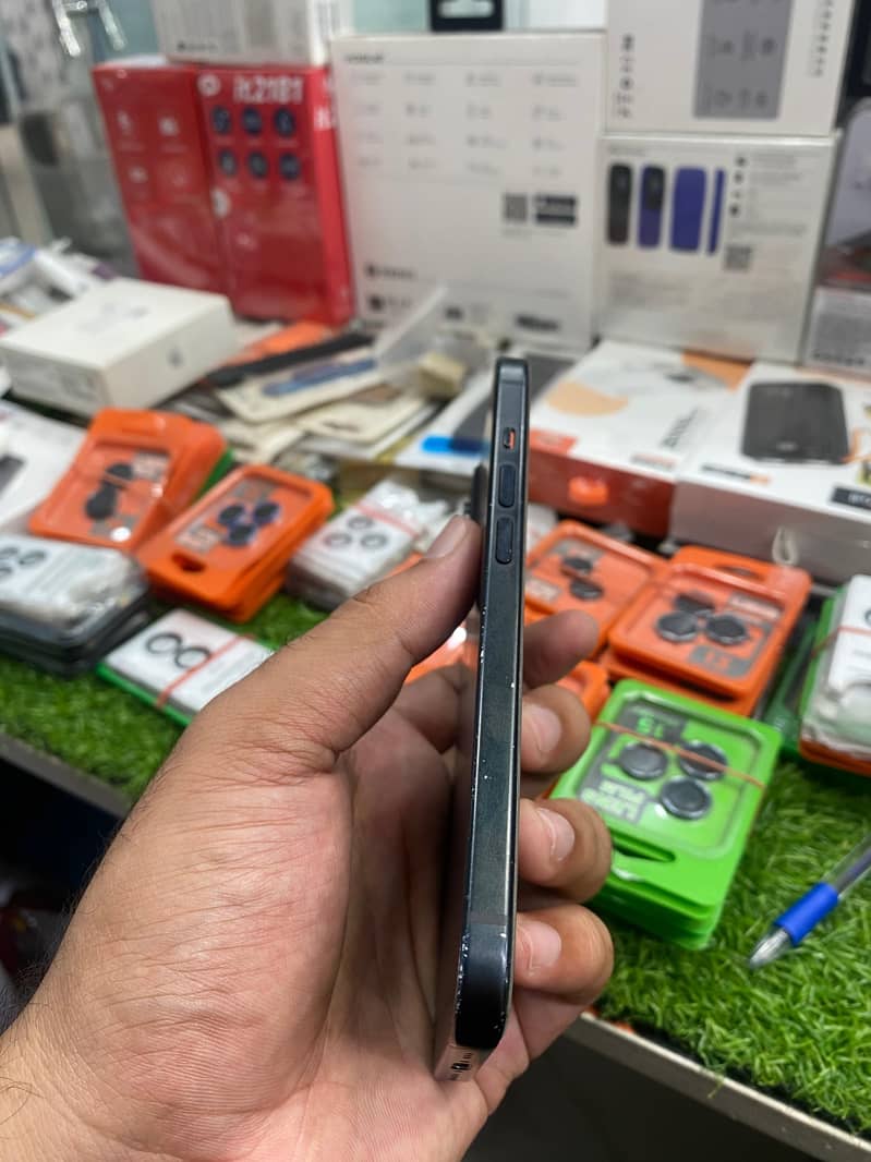 Apple iPhone 15 5