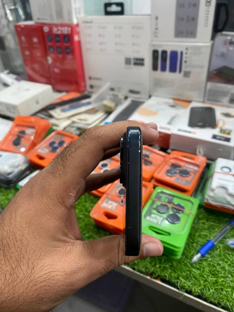 Apple iPhone 15 6