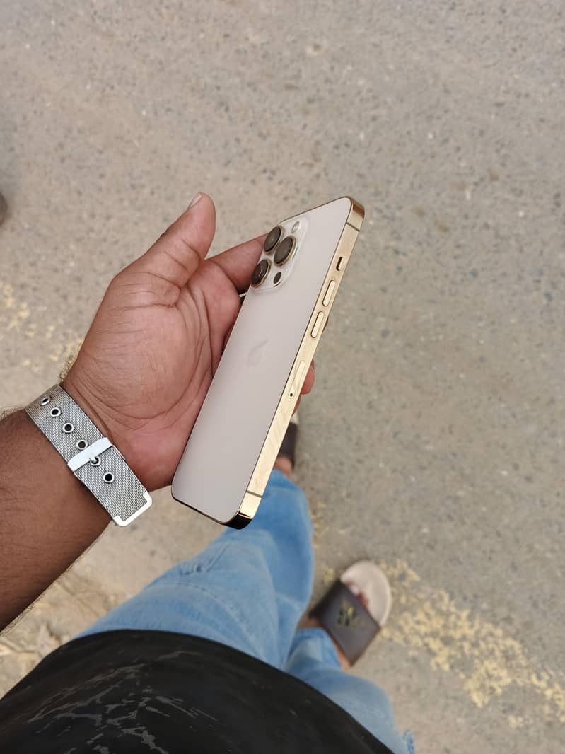 Apple iPhone 13 Pro 2