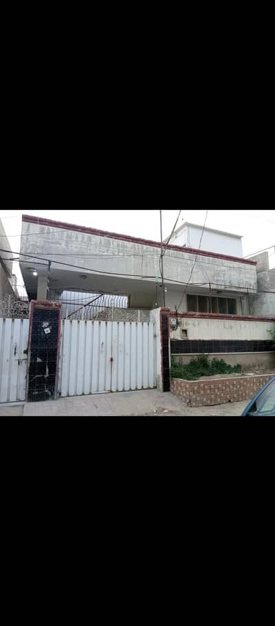 ROAD SE OPER HOUSE FOR SALE IN SECTOR 11A