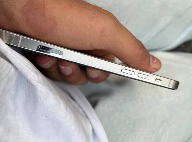 Apple iPhone 12 Pro 4