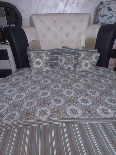 ROUND BED,  COMPLETE BEDROOM SET FOR SALE