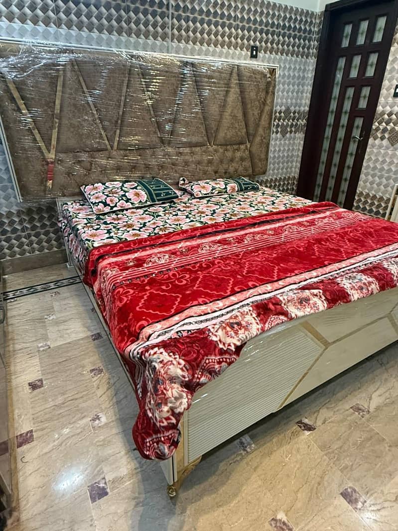 Bed and dressing table 0