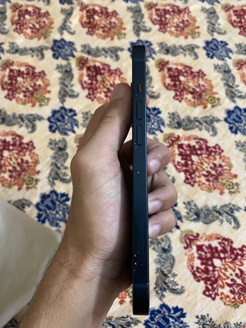 Apple iPhone 13 1