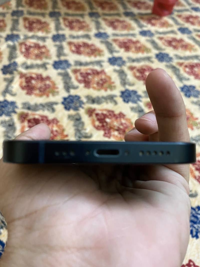 Apple iPhone 13 2
