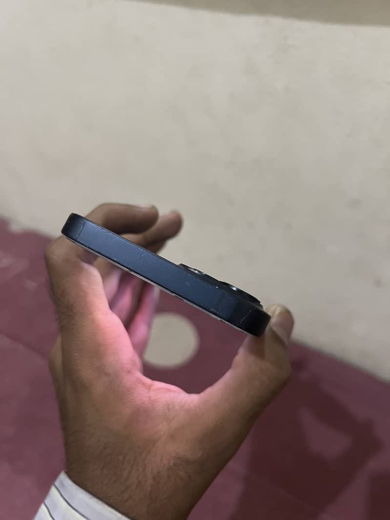Apple iPhone 13 128GB | 94% Battery Health | Official Apple Warranty 1