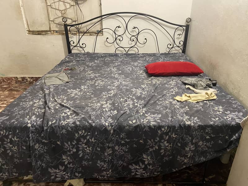 IRON BED 0