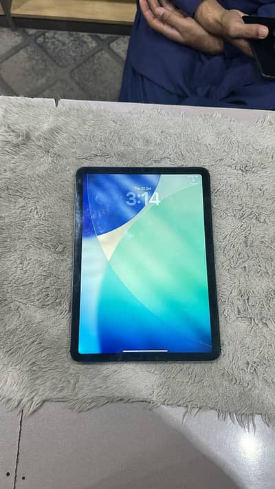 IPad air 5th generation 256 GB 10 by 8 candation