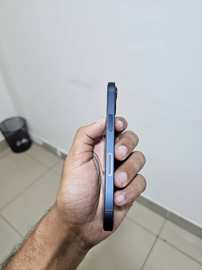 Apple iPhone 13 0
