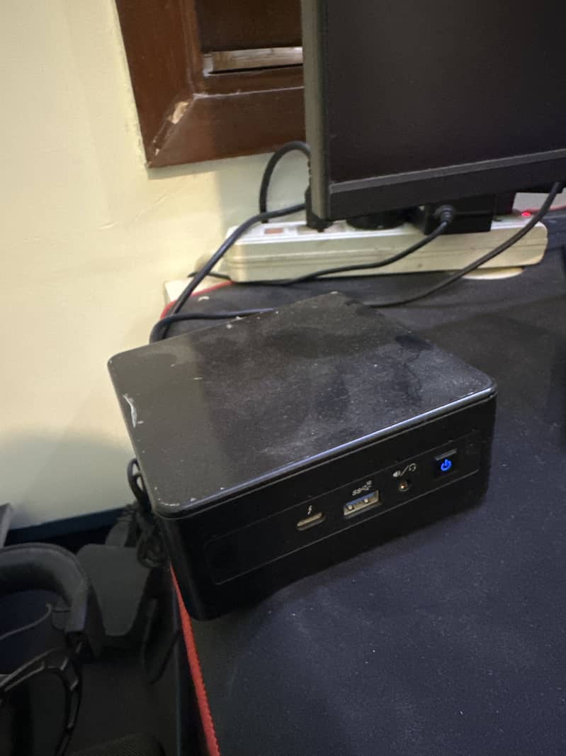 Intel NUC Mini PC 0