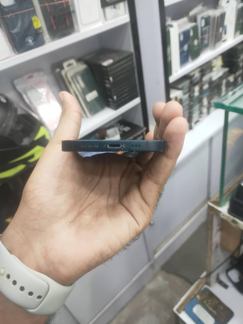 Apple iPhone 13 2