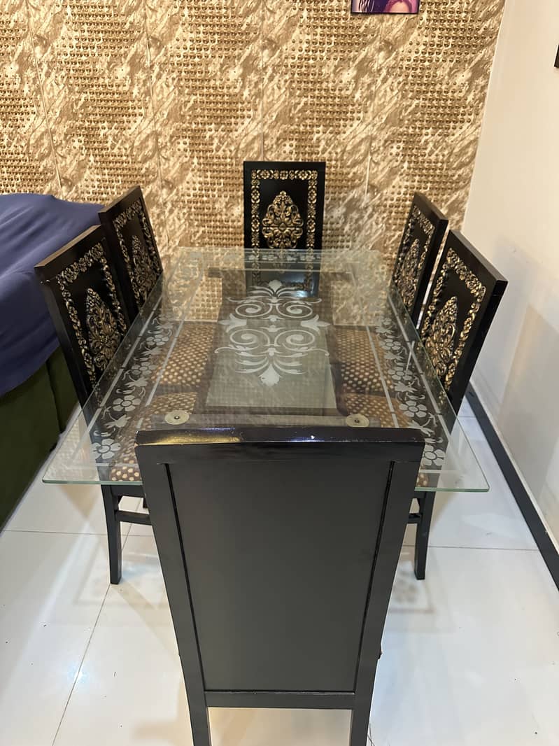 Dining table 0
