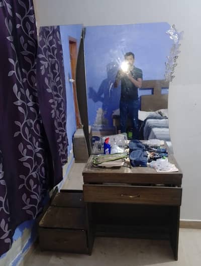vanity table