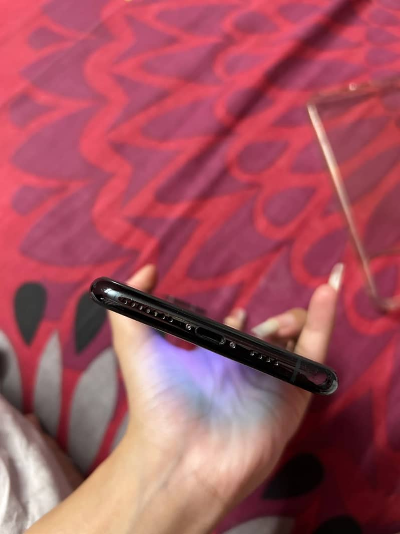Apple iPhone 11 Pro Max 2