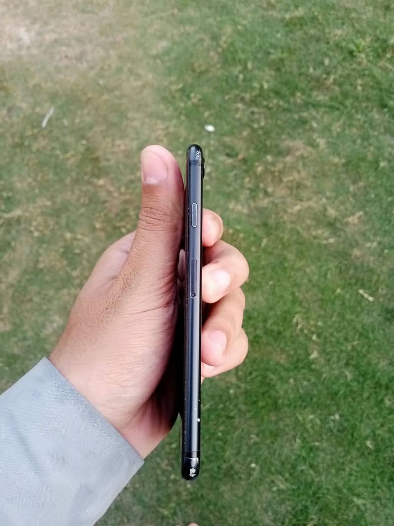 Apple iPhone 7 3
