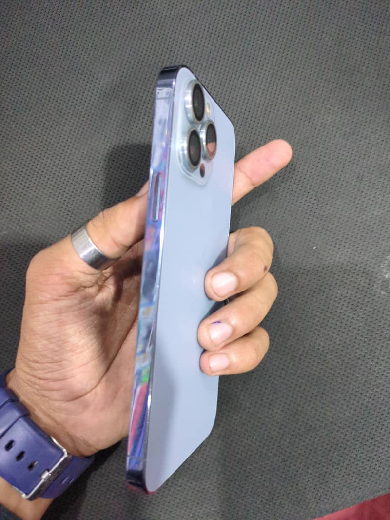 Apple iPhone 13 Pro Max 3