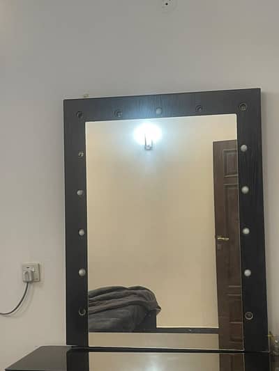 Dressing table mirror