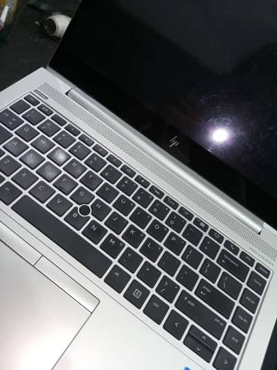 hp laptop with touch screen core i5 8 generation Single hand use