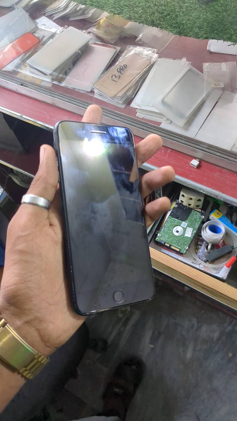 Apple iPhone 7 Plus 2
