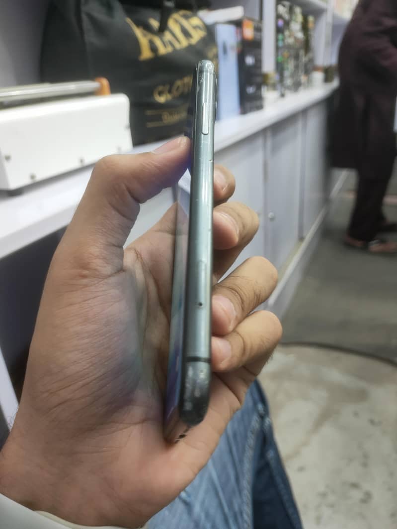 Apple iPhone 11 2