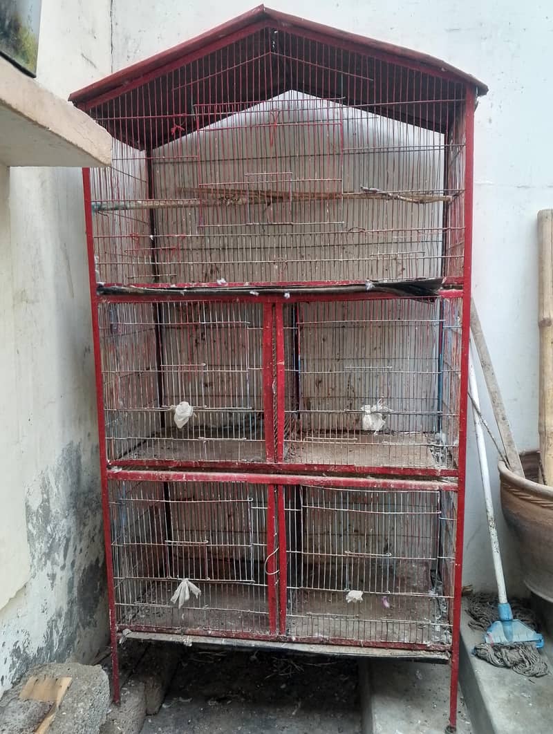 بڑا لوہے کا پنجره  پنجرےیں 5 خانے ہیں  منوبوط لوہے کا فریم ص5ن 5