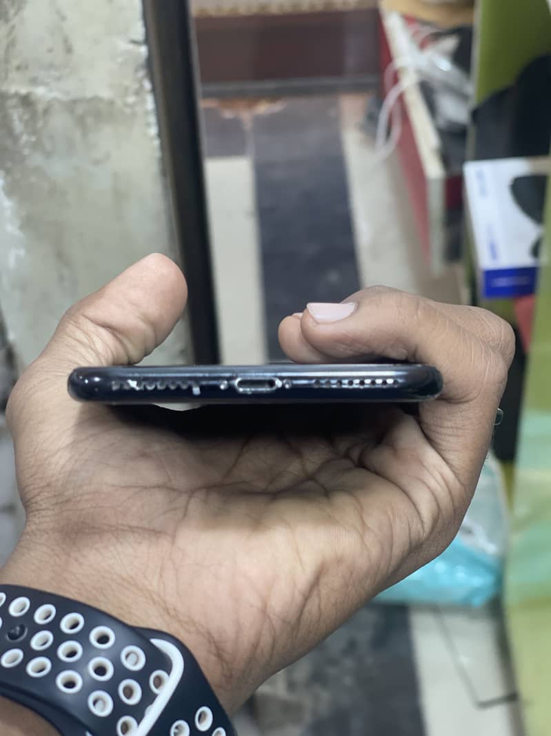 Apple iPhone 7 Plus 1