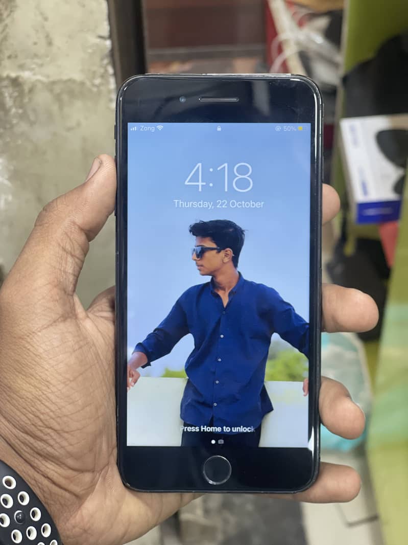 Apple iPhone 7 Plus 2