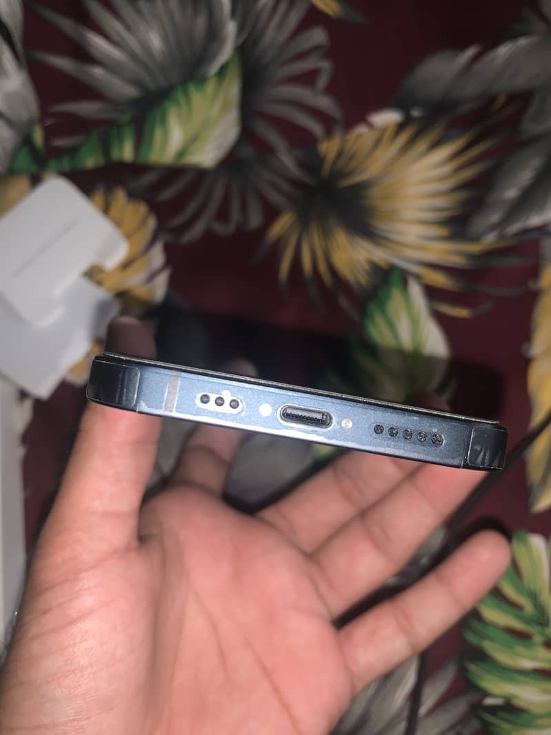 Apple iPhone 13 4