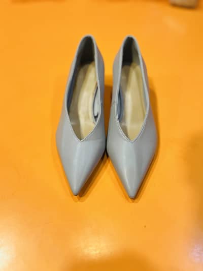 H. M shoes condition 10/10 price 2000 women shoes Size Euro 36