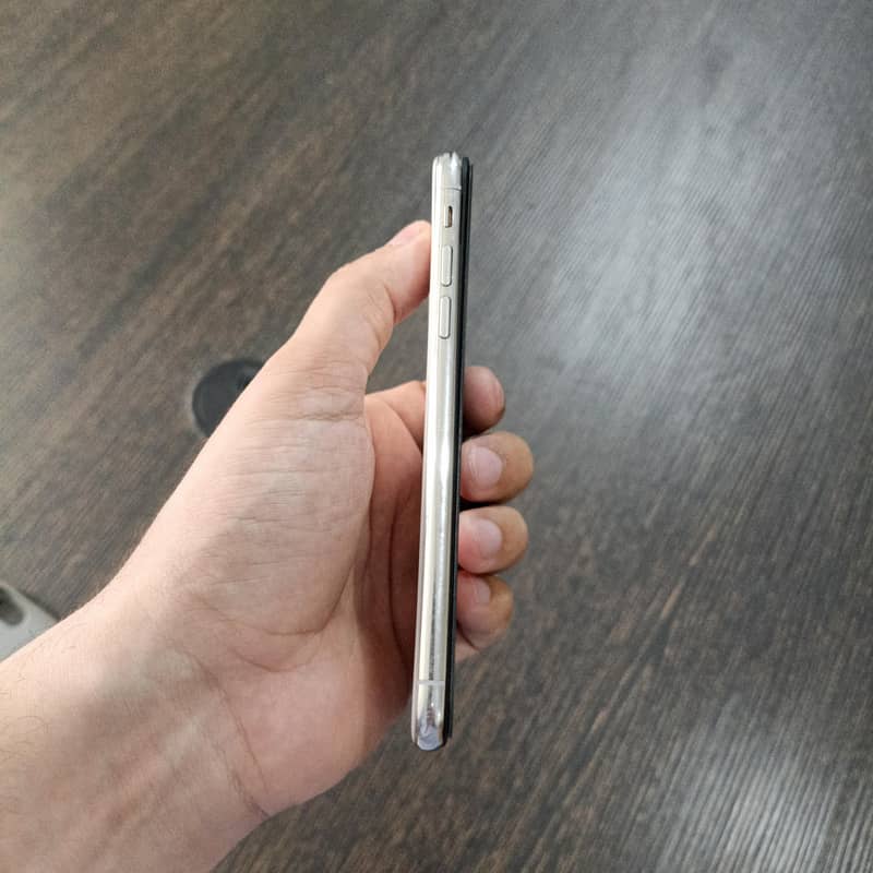 Apple iPhone X 3