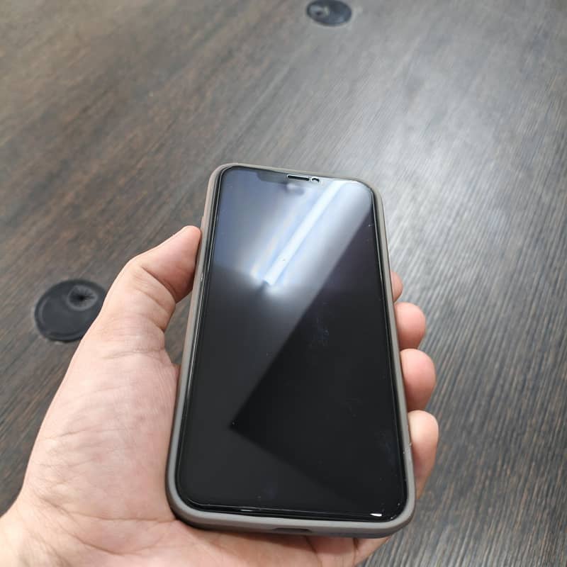Apple iPhone X 4