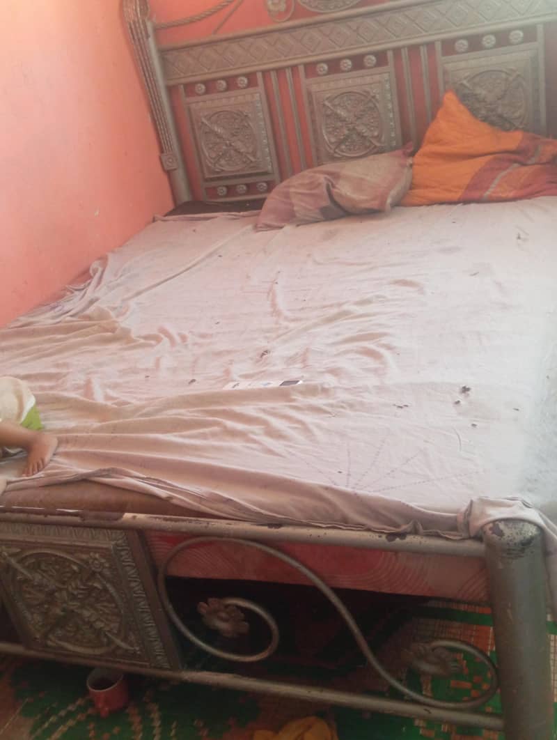 Iran bed good condition matres k sath 1