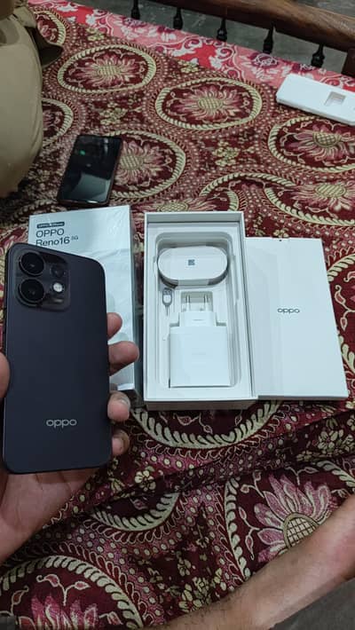 OPPO Reno 16